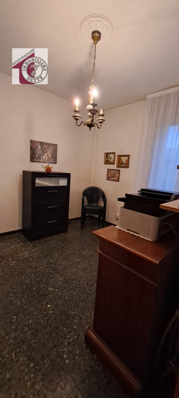 Vendesi PIAZZOLA SUL BRENTA - PRIMA PERIFERIA casa singola degli anni 60, di circa 140 mq. comple...