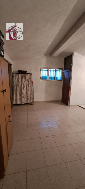 Vendesi PIAZZOLA SUL BRENTA - PRIMA PERIFERIA casa singola degli anni 60, di circa 140 mq. comple...