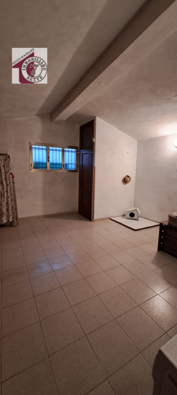 Vendesi PIAZZOLA SUL BRENTA - PRIMA PERIFERIA casa singola degli anni 60, di circa 140 mq. comple...