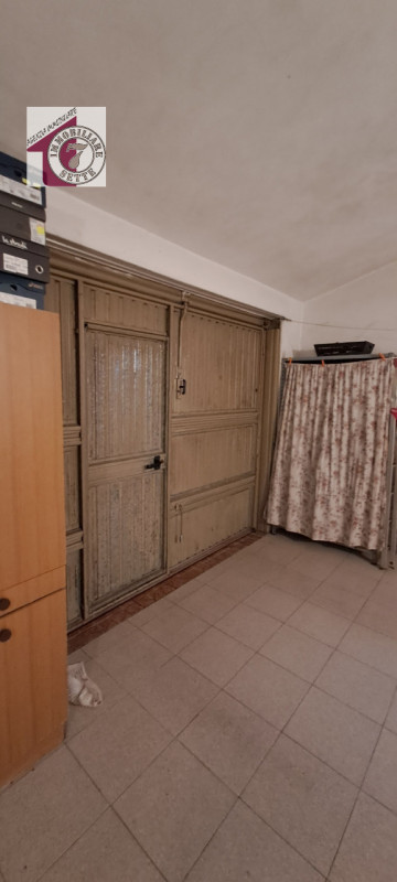 Vendesi PIAZZOLA SUL BRENTA - PRIMA PERIFERIA casa singola degli anni 60, di circa 140 mq. comple...