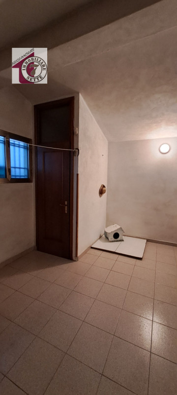 Vendesi PIAZZOLA SUL BRENTA - PRIMA PERIFERIA casa singola degli anni 60, di circa 140 mq. comple...