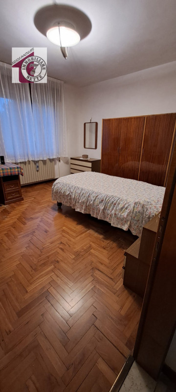 Vendesi PIAZZOLA SUL BRENTA - PRIMA PERIFERIA casa singola degli anni 60, di circa 140 mq. comple...