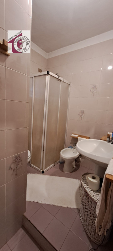 Vendesi PIAZZOLA SUL BRENTA - PRIMA PERIFERIA casa singola degli anni 60, di circa 140 mq. comple...