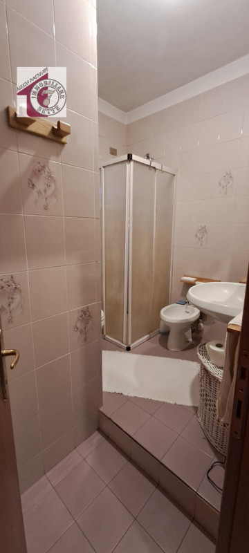 Vendesi PIAZZOLA SUL BRENTA - PRIMA PERIFERIA casa singola degli anni 60, di circa 140 mq. comple...