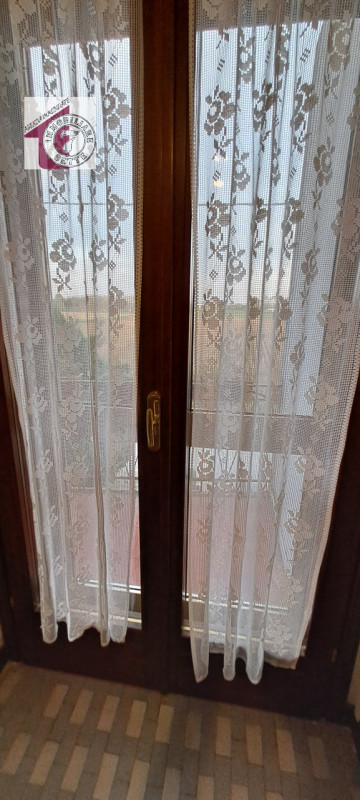 Vendesi PIAZZOLA SUL BRENTA - PRIMA PERIFERIA casa singola degli anni 60, di circa 140 mq. comple...