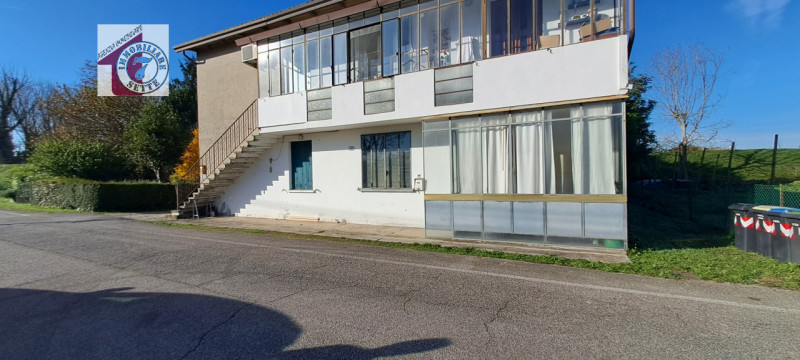 Vendesi MONTA' - PRIMA PERIFERIA appartamento su palazzina di 3 unità degli anni 60, di circa 65 ...