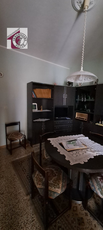 Vendesi MONTA' - PRIMA PERIFERIA appartamento su palazzina di 3 unità degli anni 60, di circa 65 ...