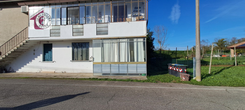 Vendesi MONTA' - PRIMA PERIFERIA appartamento su palazzina di 3 unità degli anni 60, di circa 65 ...