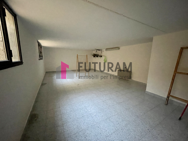 RIF: 113NM - SACCOLONGO (PD) - PER INFO 340 335 8378 - 0444/310220


Propongo in vendita un negoz...