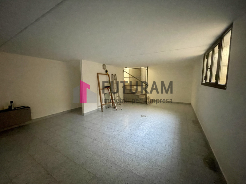 RIF: 113NM - SACCOLONGO (PD) - PER INFO 340 335 8378 - 0444/310220


Propongo in vendita un negoz...