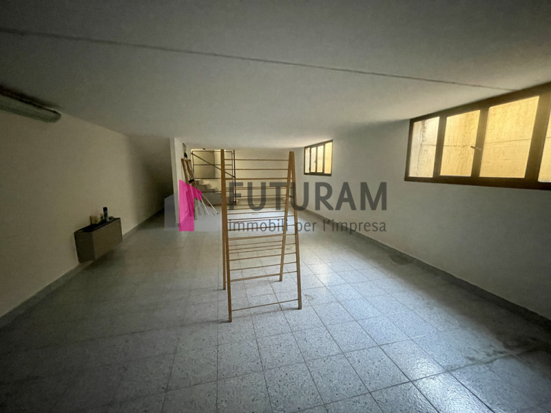 RIF: 113NM - SACCOLONGO (PD) - PER INFO 340 335 8378 - 0444/310220


Propongo in vendita un negoz...