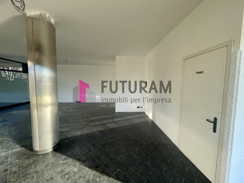 RIF: 113NM - SACCOLONGO (PD) - PER INFO 340 335 8378 - 0444/310220


Propongo in vendita un negoz...