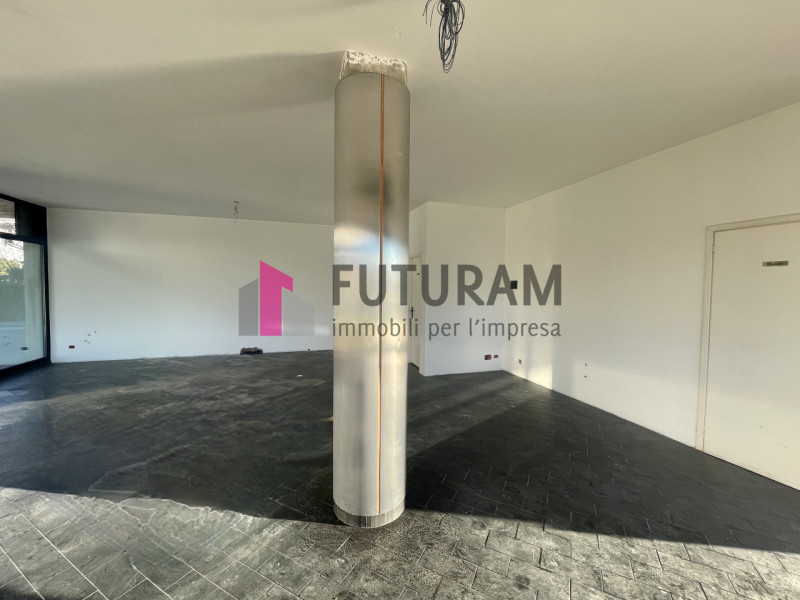 RIF: 113NM - SACCOLONGO (PD) - PER INFO 340 335 8378 - 0444/310220


Propongo in vendita un negoz...