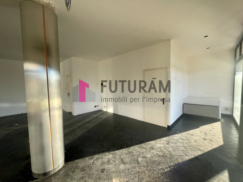 RIF: 113NM - SACCOLONGO (PD) - PER INFO 340 335 8378 - 0444/310220


Propongo in vendita un negoz...