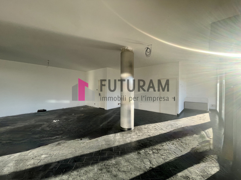 RIF: 113NM - SACCOLONGO (PD) - PER INFO 340 335 8378 - 0444/310220


Propongo in vendita un negoz...