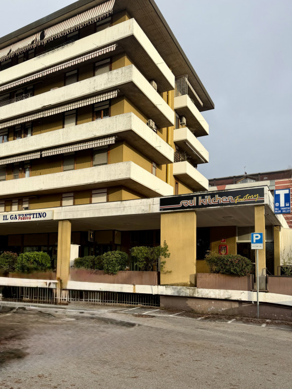 Proponiamo in vendita attività di tabaccheria ben avviata, situata in una posizione strategica, c...