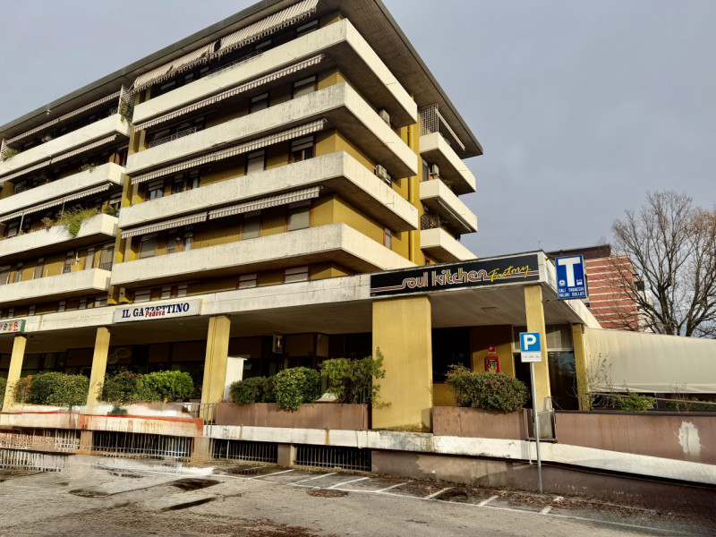 Proponiamo in vendita attività di tabaccheria ben avviata, situata in una posizione strategica, c...