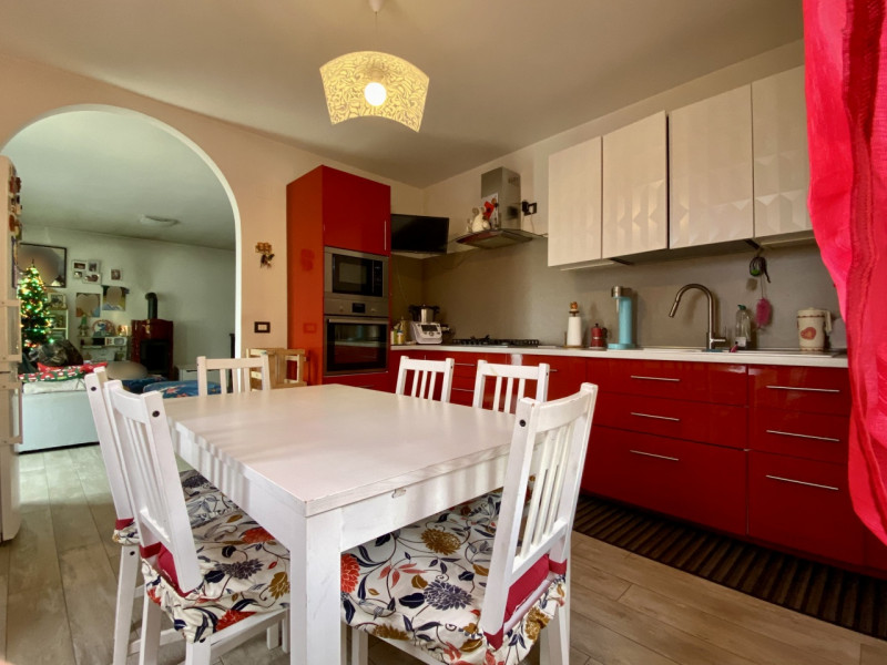 ARCUGNANO. 
In zona Fimon, nella zona pianeggiante, proponiamo in vendita una casa di corte di te...