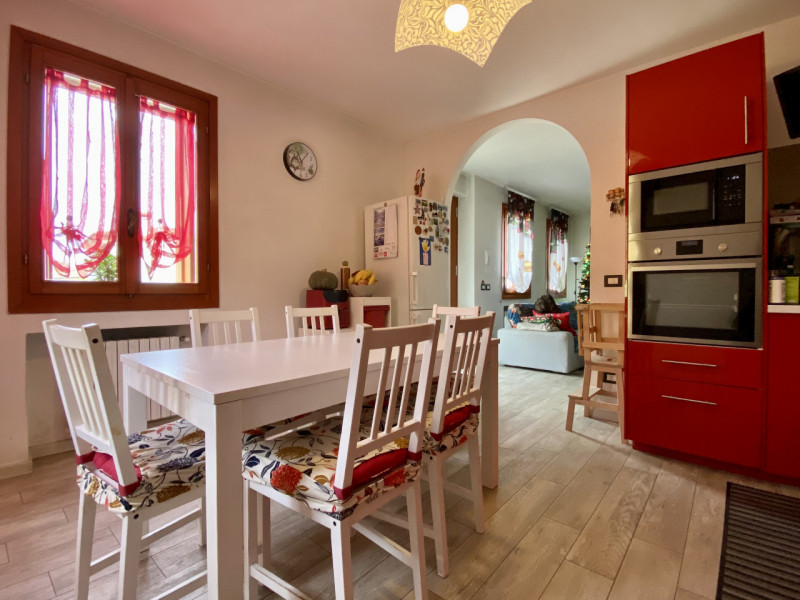 ARCUGNANO. 
In zona Fimon, nella zona pianeggiante, proponiamo in vendita una casa di corte di te...