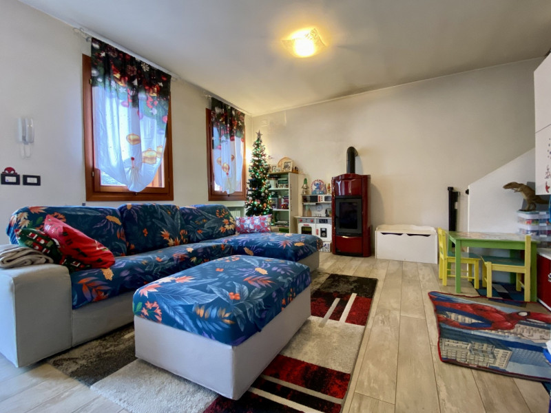 ARCUGNANO. 
In zona Fimon, nella zona pianeggiante, proponiamo in vendita una casa di corte di te...