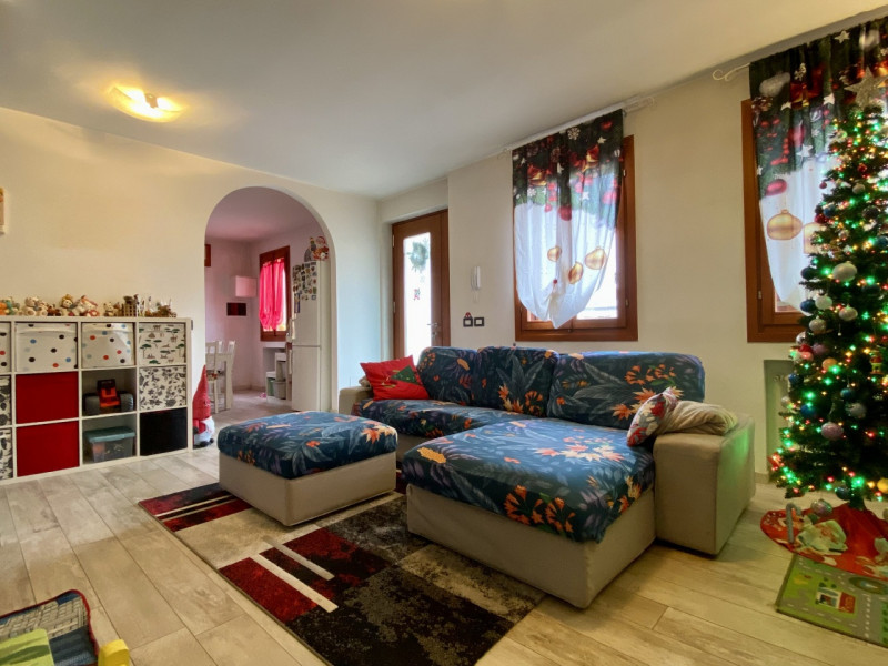 ARCUGNANO. 
In zona Fimon, nella zona pianeggiante, proponiamo in vendita una casa di corte di te...