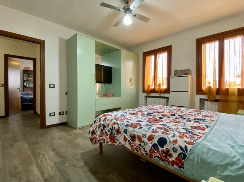 ARCUGNANO. 
In zona Fimon, nella zona pianeggiante, proponiamo in vendita una casa di corte di te...