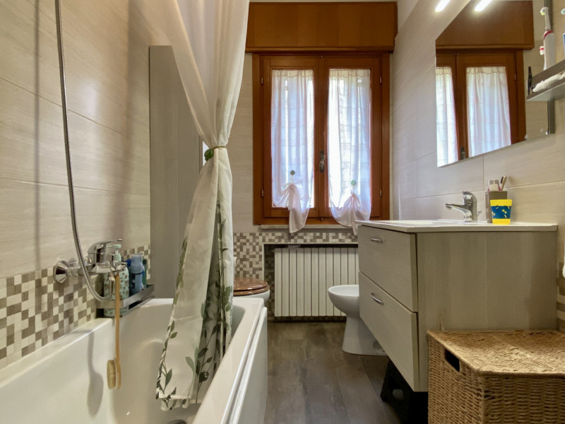 ARCUGNANO. 
In zona Fimon, nella zona pianeggiante, proponiamo in vendita una casa di corte di te...