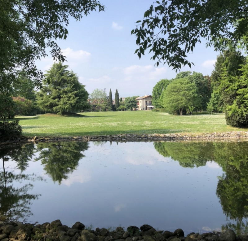 (Per INFO Stefania 3409601861) In vendita esclusiva proponiamo una straordinaria proprietà immers...