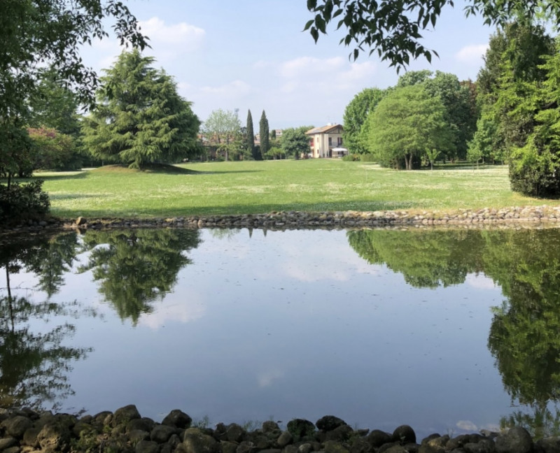 (Per INFO Stefania 3409601861) In vendita esclusiva proponiamo una straordinaria proprietà immers...