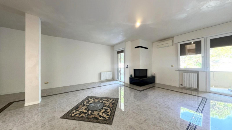 Proponiamo in vendita appartamento con finiture di pregio ad Abano Terme in zona tra San Daniele ...