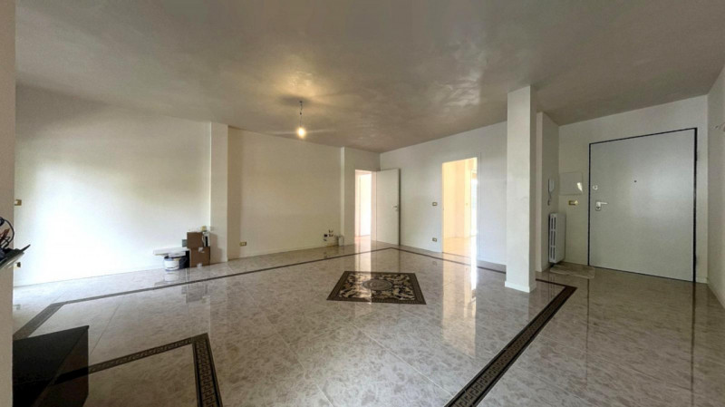 Proponiamo in vendita appartamento con finiture di pregio ad Abano Terme in zona tra San Daniele ...