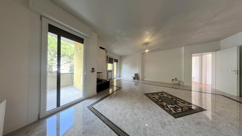 Proponiamo in vendita appartamento con finiture di pregio ad Abano Terme in zona tra San Daniele ...