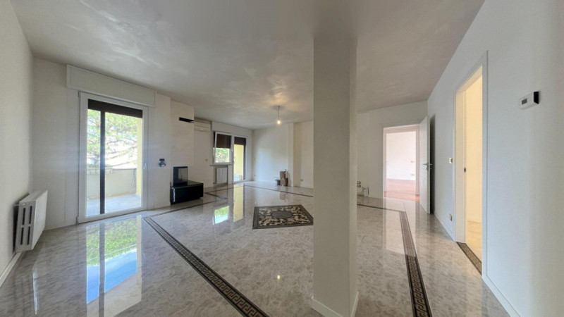 Proponiamo in vendita appartamento con finiture di pregio ad Abano Terme in zona tra San Daniele ...