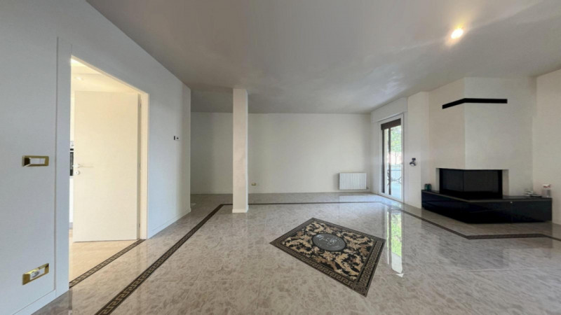 Proponiamo in vendita appartamento con finiture di pregio ad Abano Terme in zona tra San Daniele ...