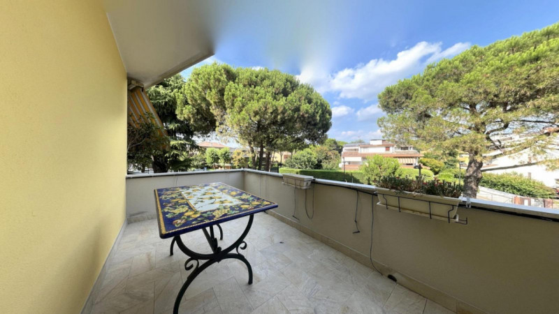 Proponiamo in vendita appartamento con finiture di pregio ad Abano Terme in zona tra San Daniele ...