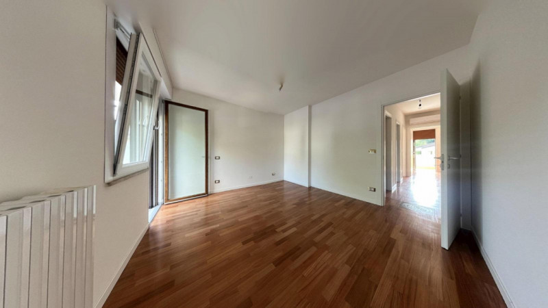 Proponiamo in vendita appartamento con finiture di pregio ad Abano Terme in zona tra San Daniele ...