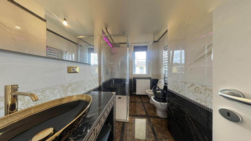 Proponiamo in vendita appartamento con finiture di pregio ad Abano Terme in zona tra San Daniele ...