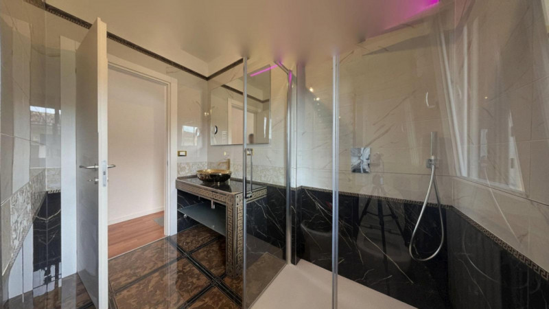 Proponiamo in vendita appartamento con finiture di pregio ad Abano Terme in zona tra San Daniele ...