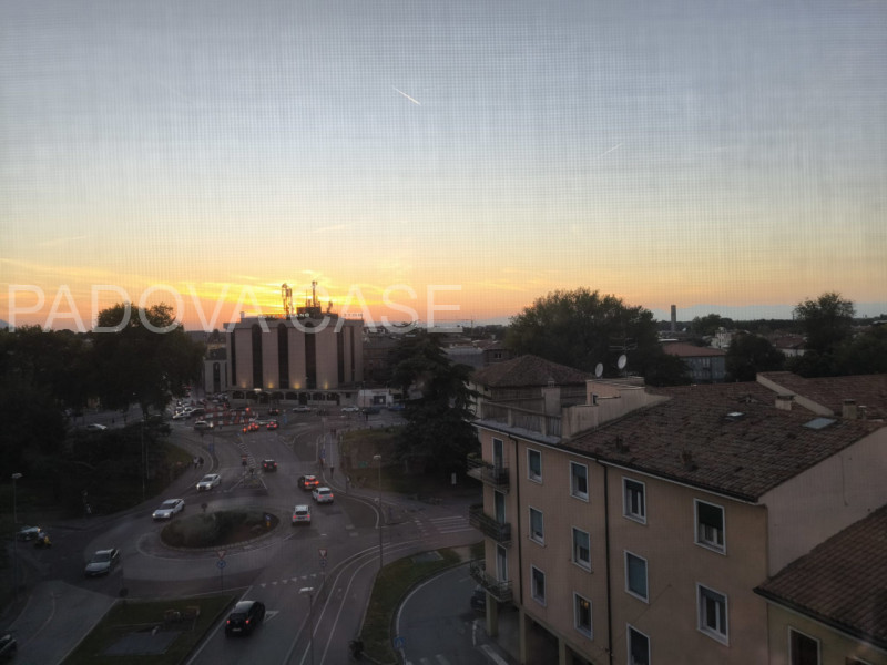 In vendita, nel cuore della città di Padova e all’interno delle prestigiose mura storiche cinquec...