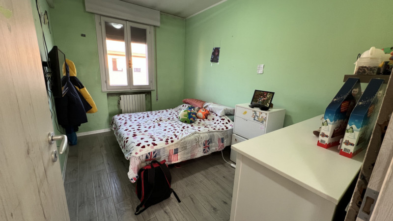 Spazioso appartamento disposto su un unico livello, al secondo ed ultimo piano di una palazzina d...