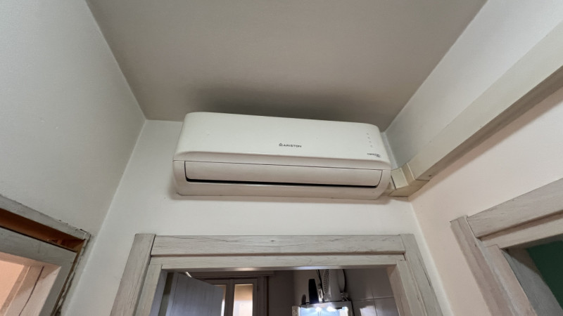 Spazioso appartamento disposto su un unico livello, al secondo ed ultimo piano di una palazzina d...