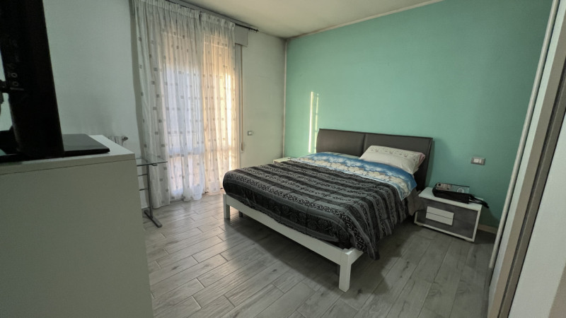 Spazioso appartamento disposto su un unico livello, al secondo ed ultimo piano di una palazzina d...