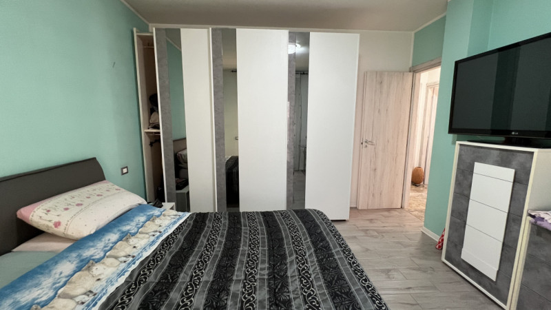 Spazioso appartamento disposto su un unico livello, al secondo ed ultimo piano di una palazzina d...