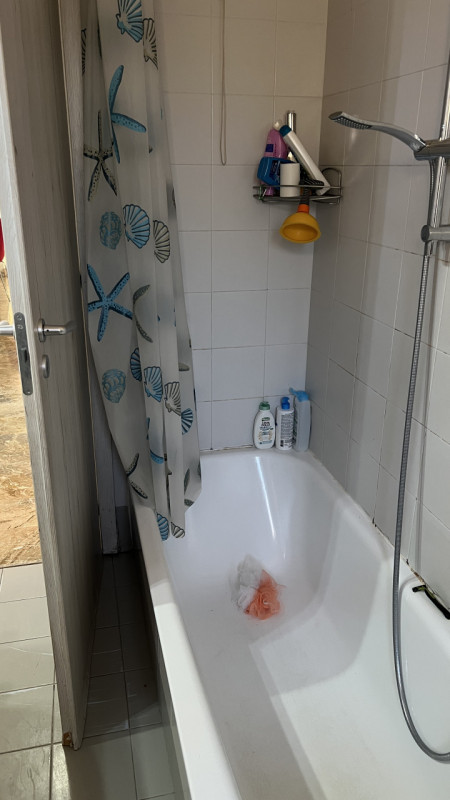 Spazioso appartamento disposto su un unico livello, al secondo ed ultimo piano di una palazzina d...