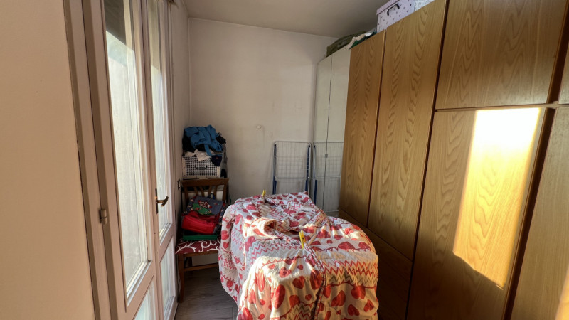 Spazioso appartamento disposto su un unico livello, al secondo ed ultimo piano di una palazzina d...