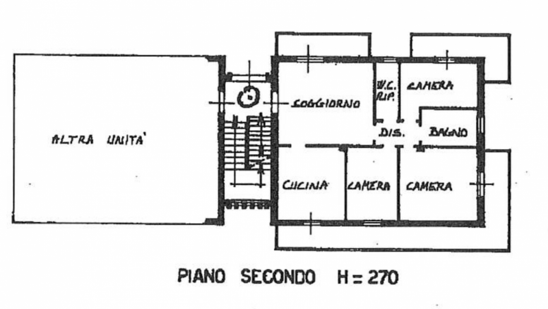 Spazioso appartamento disposto su un unico livello, al secondo ed ultimo piano di una palazzina d...