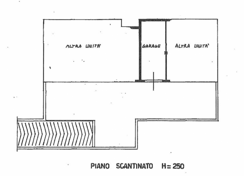 Spazioso appartamento disposto su un unico livello, al secondo ed ultimo piano di una palazzina d...