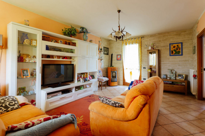 In un tranquillo e recente quartiere di Agna, a due passi dal centro, ti attende una splendida po...