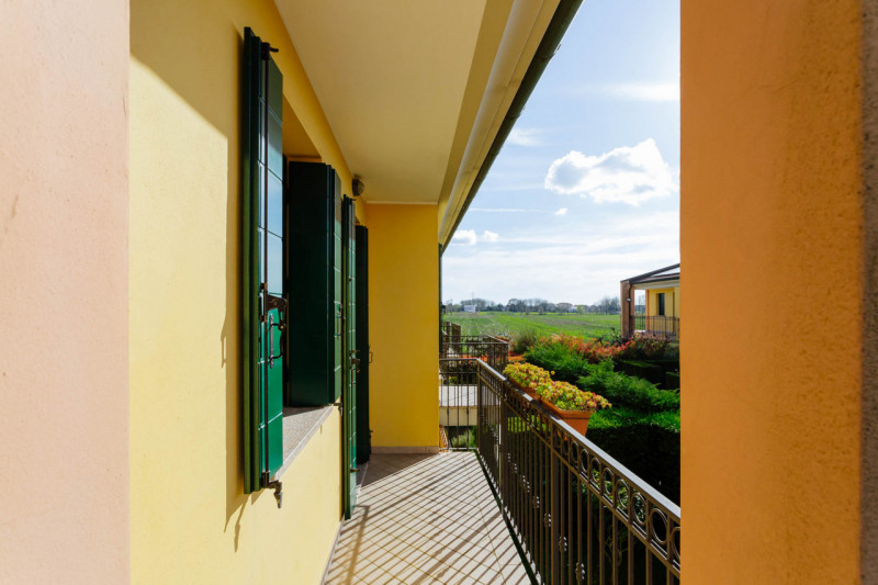 In un tranquillo e recente quartiere di Agna, a due passi dal centro, ti attende una splendida po...