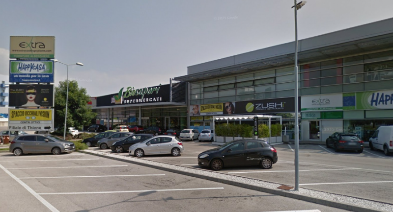 Thiene, Locale Commerciale.

Trattativa riservata Unica Immobiliare - Zanè, Via Prà Bordoni 46 - ...